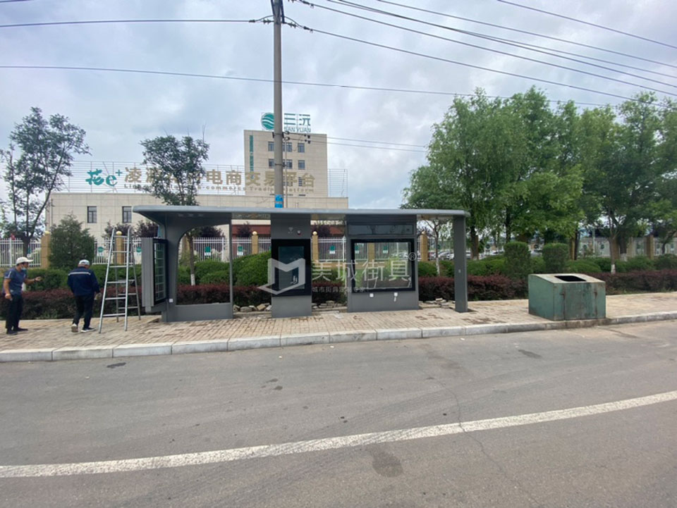 遼寧候車亭安裝現場圖 遼寧候車亭安裝現場圖